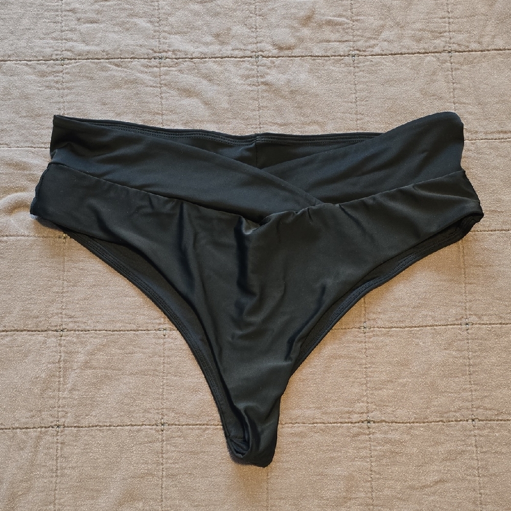 🍉Sporti Black Women's Swim Bottom🍉